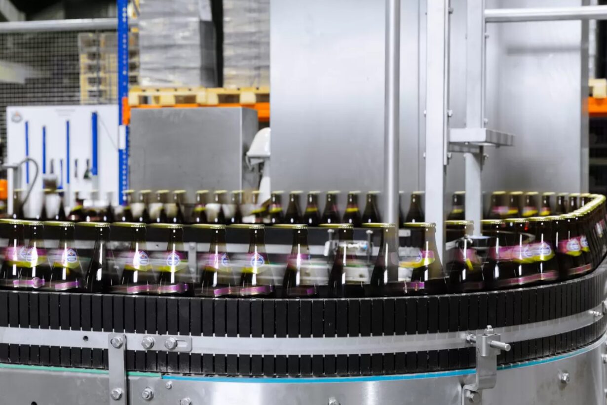 La empresa de cerveza artesanal Schneider Weisse automatiza los procesos de embalaje con Profipack y robots Motoman