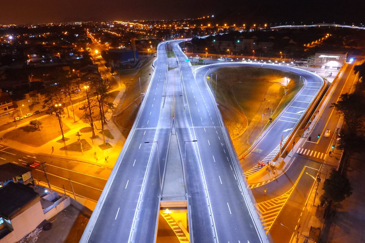 Simon celebra el Simposio Internacional 100 años Iluminando CIudades en La Casa de la Luz