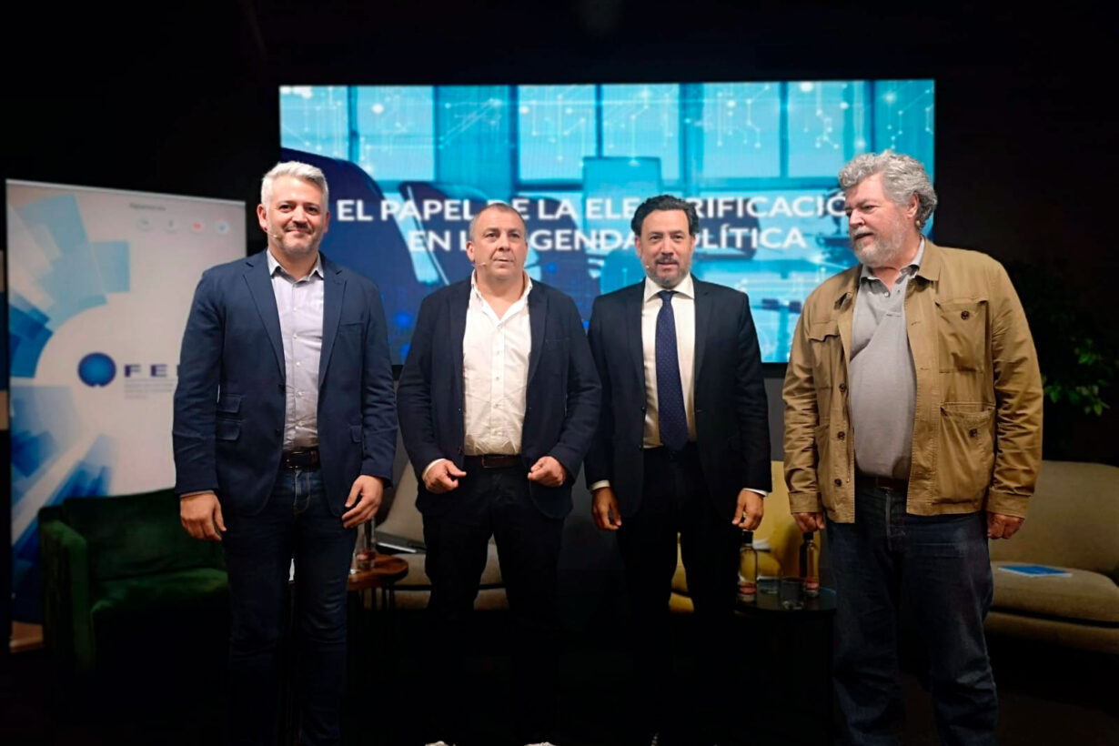 FENIE reúne al PSOE, PP y UNIDAS PODEMOS para debatir sobre “El papel de la electrificación en la agenda política”