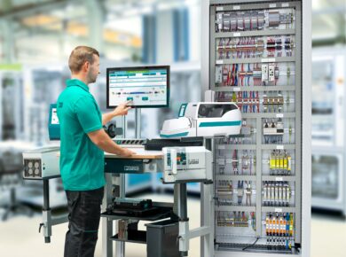 Fabricación eficiente de armarios de control gracias al marcado de conductores y cables automatizado