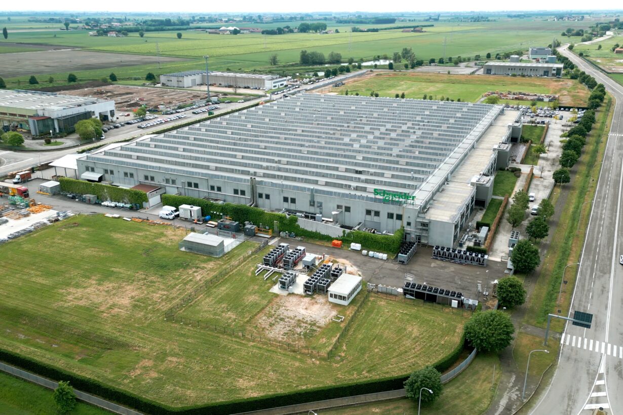 Schneider Electric y STACK EMEA colaboran para impulsar el camino hacia un futuro sostenible y digital