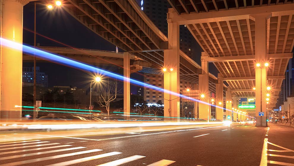 Tecnología de iluminación sostenible y conectada para ciudades más limpias y brillantes