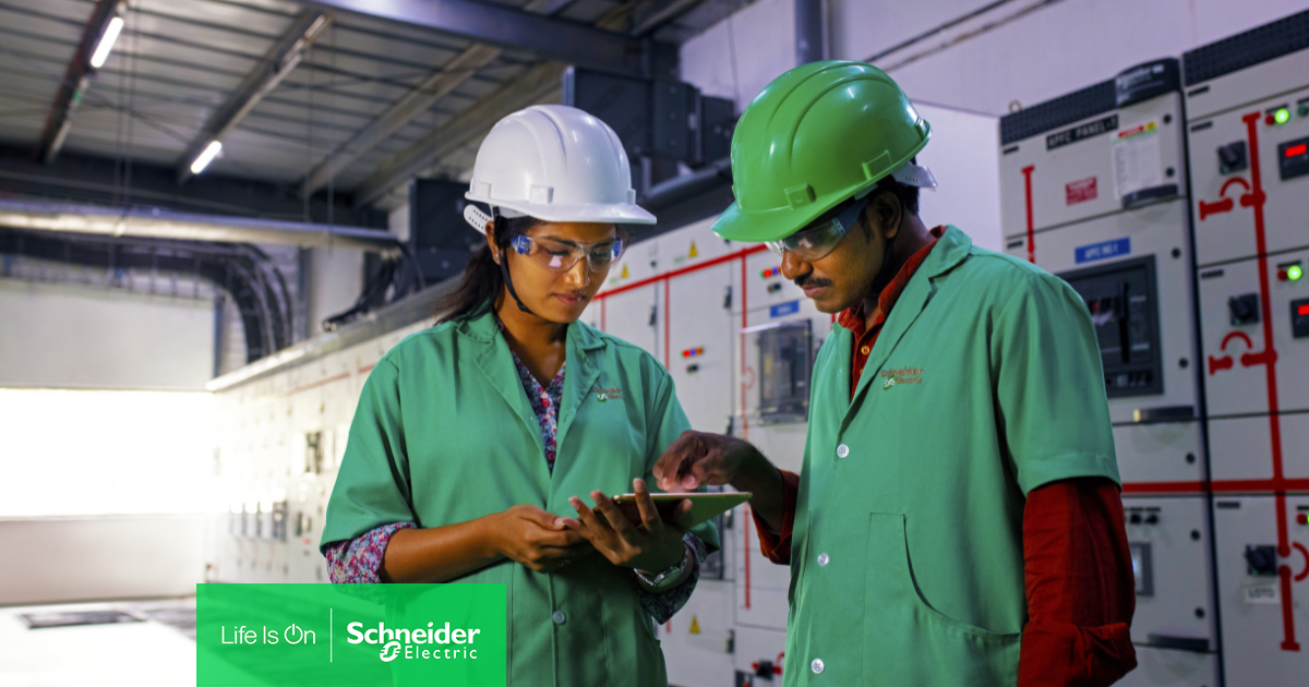 La digitalización está creando nuevos empleos tecnológicos en las industrias, según un nuevo informe de Schneider Electric