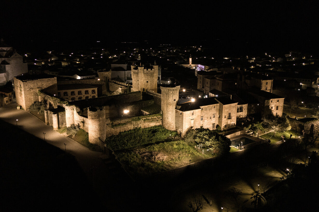 • El monumento toledano afrontaba problemas lumínicos desde hace cinco años por una deficiente temperatura de color, potencia y uniformidad de la luz. • La multinacional alemana ha llevado a cabo el estudio y diseño del nuevo alumbrado que se basa en una mejor calidad, mayor eficiencia y menores costes de mantenimiento. • El proyecto ha elevado la experiencia de los visitantes, fomentado el patrimonio cultural local y promoviendo el turismo en la región.