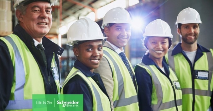 Schneider Electric colabora con la Fundación WageIndicator para promover salarios dignos