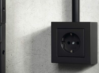 JUNG despliega en Rebuild la tecnología y el diseño de las instalaciones eléctricas del siglo XXI